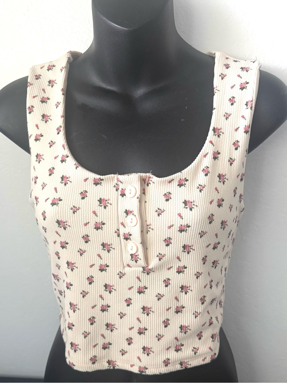 Live In The Moment Women’s S Floral Ribbed Crop Tank Top Henley Cream Pink Y2K - Picture 1 of 3